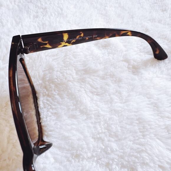 Julia Light Tortoise Brown Square Sunglasses - Picture 6 of 12